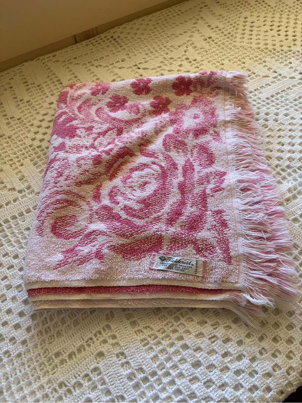 Vintage Fieldcrest Pink and White Jacquard Bath Towel and Washcloth Set - Picture 8 of 9